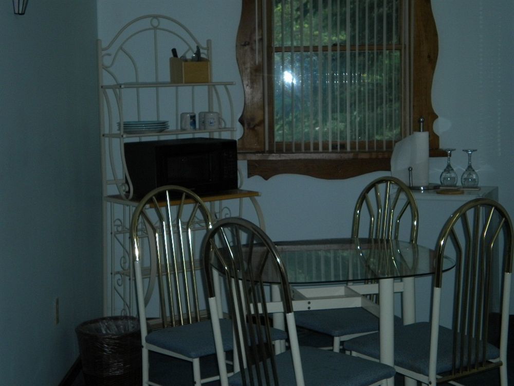Bears Lair Inn Стоу Екстериор снимка